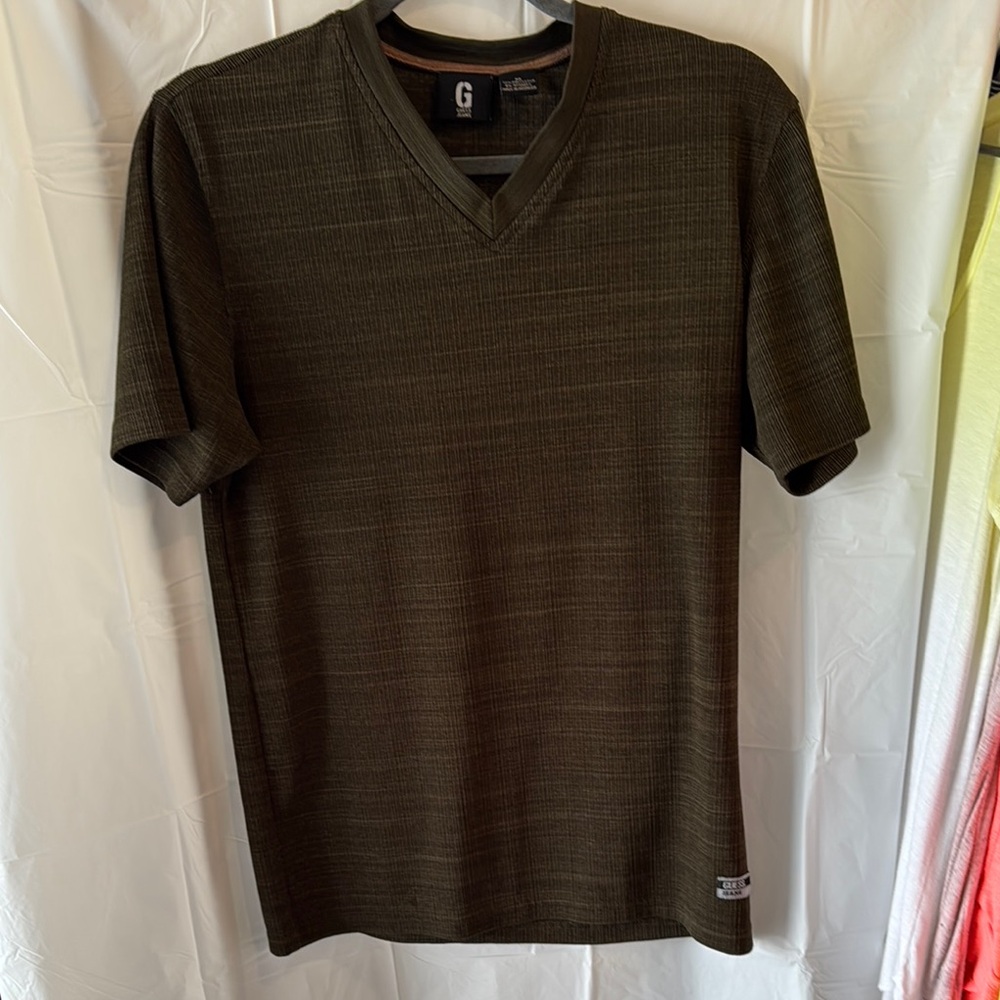 G by Guess green‎ V-Neck Tee size Medium